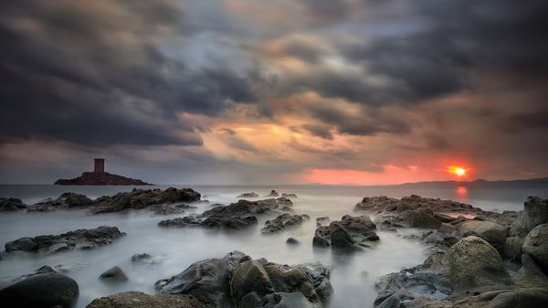 Coucher de soleil sur l'Île d'Or et le cap du Dramont, Saint-Raphaël dans le Var, PACA
