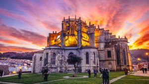 Iglesia de Santa María de la Asunción, Castro-Urdiales, Cantabria, España (© Fotokon/Shutterstock)(Bing España)