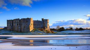 Carew Castle, Pembrokeshire, Wales (© Chris Warren/Alamy)(Bing United Kingdom)