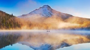 ｢トリリアム湖とフッド山」米国オレゴン州, マウントフッド国立森林 (© Frank Krahmer/Getty Images)(Bing Japan)