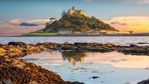 View of St Michael's Mount in Cornwall at sunset, Penzance, Cornwall, United Kingdom (© Valerie2000/Shutterstock)(Bing United Kingdom)