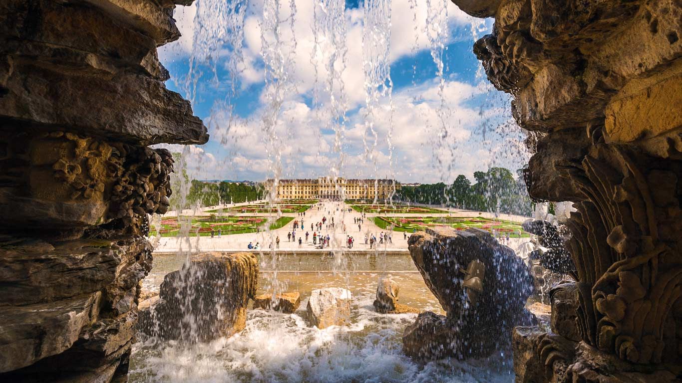 Château de Schönbrunn et fontaine de Neptune à Vienne, Autriche