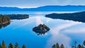 Fannette Island surrounded by Emerald Bay, Lake Tahoe, California, USA (© Rachid Dahnoun/Tandem Stills + Motion)(Bing United Kingdom)