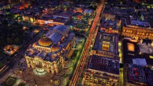 ｢ベジャス・アルテス宮殿｣メキシコ, メキシコシティ (© Lukas Bischoff Photograph/Shutterstock)(Bing Japan)