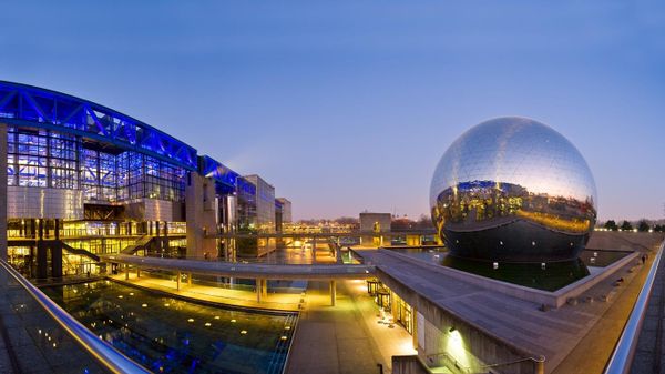 Géode et Cité des sciences et de l’industrie dans le parc de la Villette, Paris