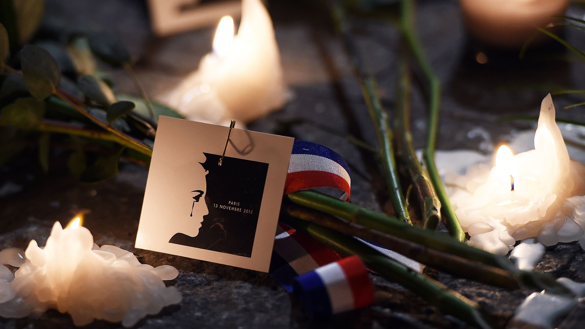 Mémorial éphémère en hommage aux victimes des attentats de Paris, Vieux-Port, Marseille