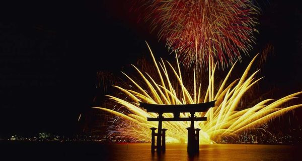 ｢宮島水中花火大会｣
