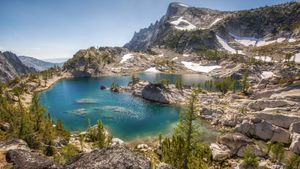 Lac Crystal dans les Enchantments, Alpine Lakes Wilderness, Washington, États-Unis (© Mitch Pittman/Tandem Stills + Motion)(Bing France)