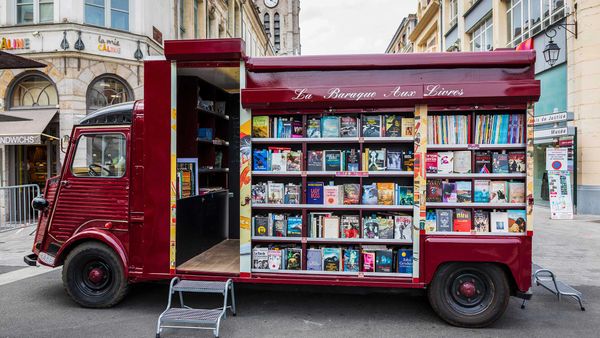 Librairie mobile à Douai, Picardie, France