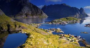 ｢北極圏のロフォーテン諸島｣ノルウェー, ロフォーテン諸島 -- Bildagentur/Photolibrary &copy; (Bing Japan)