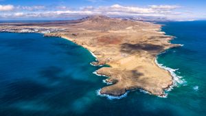 Papagayo Beach, Lanzarote, Canary Islands, Spain (© Gavin Hellier/Getty Images)(Bing United States)