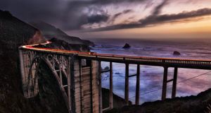 加利福尼亚州大苏尔海岸的比克斯比日落桥 -- Scott Stulberg/Corbis &copy; (Bing China)