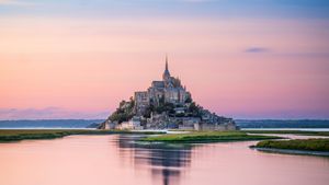Le Mont-Saint-Michel, Manica, Normandia, Francia (© Clement LEONARD/Getty Images)(Bing Italia)