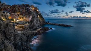 Manarola, Cinque Terre National Park, Liguria, Italy (© John_Silver/Shutterstock)(Bing United States)