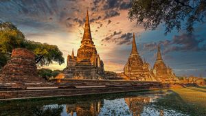 Wat Phra Si Sanphet, Ayutthaya, Thailand (© travelstock44/Alamy)(Bing Australia)
