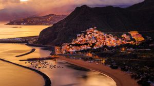 Vista del atardecer de San Andrés y Playa de Las Teresitas, Tenerife (© EP-stock/Getty Images)(Bing España)