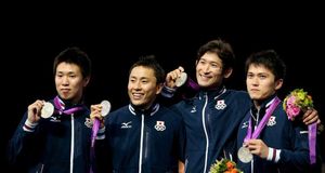 ｢フェンシング日本男子チーム｣ロンドン五輪, フェンシング男子フルーレ団体決勝 (© Hannah Johnston/Getty Images) &copy; (Bing Japan)