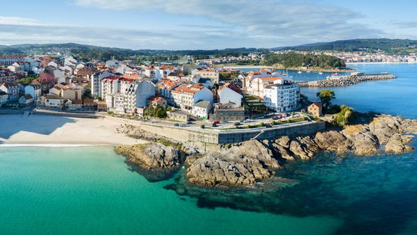 Playa de Portonovo en la Ría de Pontevedra, España