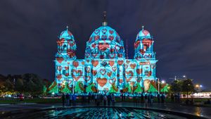 Berliner Dom in Herz-Illumination, Tag der Lichter, Berlin (© fhm/Getty Images)(Bing Deutschland)