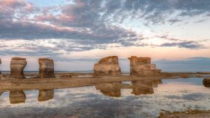 Monoliths of the Mingan Archipelago, Quebec (© David Boutin Photography/Getty Images)(Bing Canada)