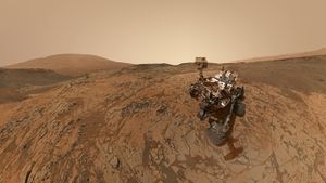 ｢シャープ山とキュリオシティ｣火星 (© NASA/JPL-Caltech/MSSS)(Bing Japan)