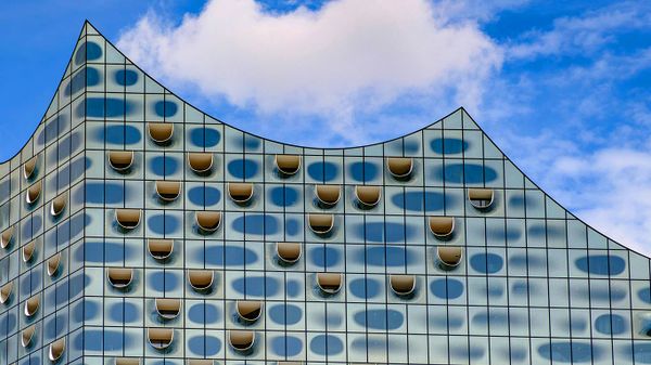 Glasfassade der Elbphilharmonie, Hamburg, Deutschland