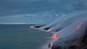 Hawaii Volcanoes National Park, Hawaii (© Grant Ordelheide/Tandem Stills + Motion)(Bing Australia)