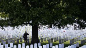 The 3rd US Infantry Regiment honors America's fallen soldiers during the 'Flags In' ceremony for Memorial Day, Arlington National Cemetery, Virginia (© Kevin Lamarque/Reuters)(Bing United States)