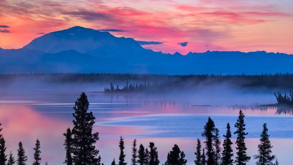 Lago Willow e Monte Blackburn, Parco Nazionale e Riserva di Wrangell-St. Elias, Alaska, USA