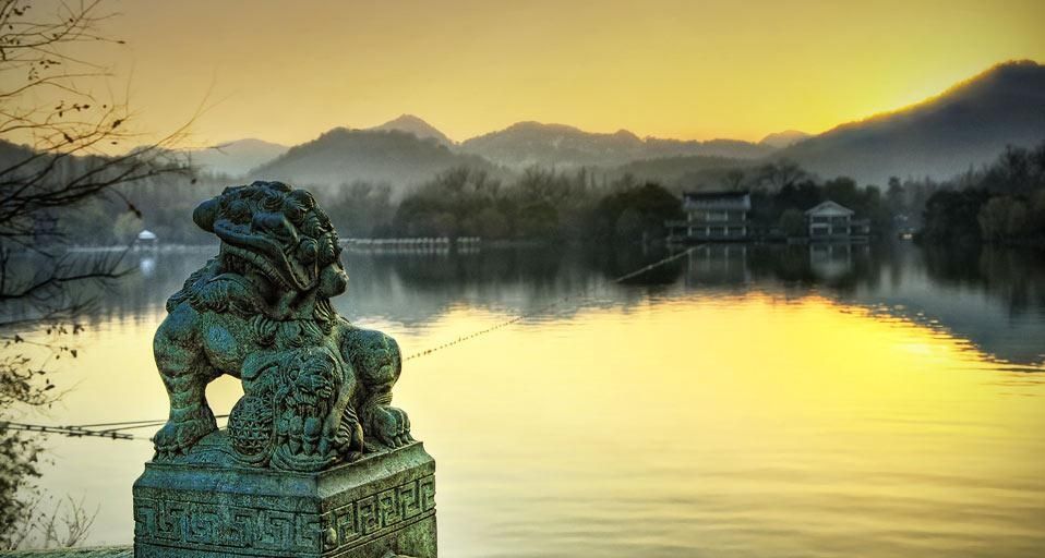 XihuLakeGoldenLight