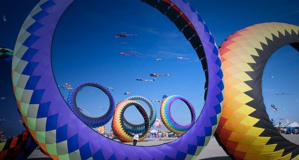 Circoflex kites at the International Kite Festival, Long Beach, Washington