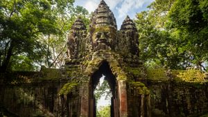 Puerta Norte de Angkor Thom, Parque Arqueológico de Angkor, Camboya (© Amazing Travel Lifestyle/Shutterstock)(Bing España)