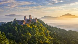 Altdahn Castle near Dahn, Dahner Felsenland (Dahn Rockland), Palatinate Forest, Rhineland-Palatinate, Germany (© Reinhard Schmid/Huber/eStock Photo)(Bing Australia)
