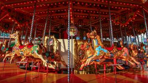 A merry-go-round in Brighton, England (© Alisia Luther/Shutterstock)(Bing United Kingdom)