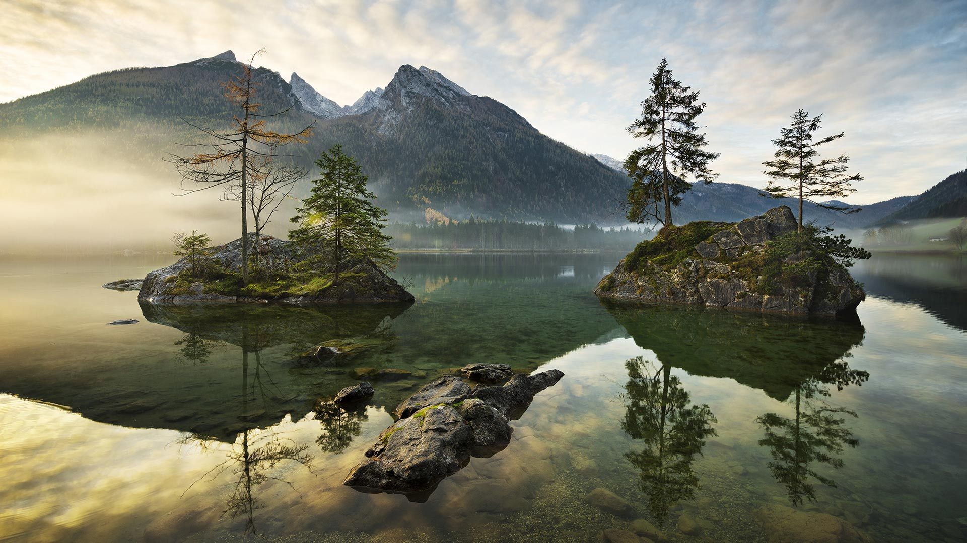 Lake Hintersee surrounded by alpine mountains, Berchtesgaden, Bavaria, Germany