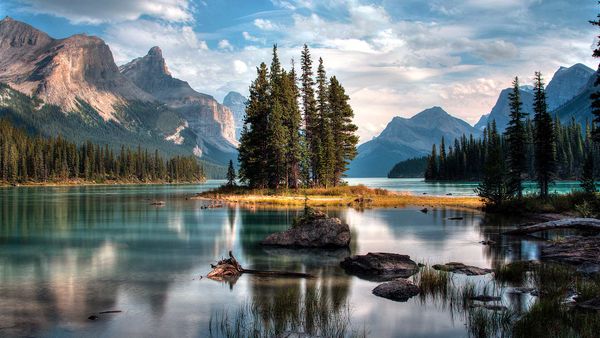 Spirit Island in Maligne Lake, Jasper National Park, Alberta, Canada