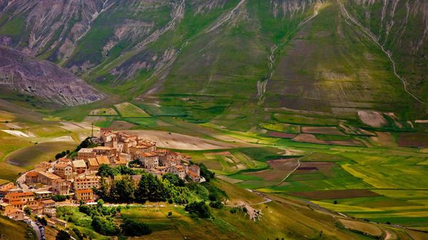 Castelluccio dans le parc national des Monts Sibyllins, Italie