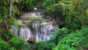 Huay Mae Khamin waterfall in Khuean Srinagarindra National Park, Thailand (© ImpaKPro/Getty Images)(Bing United States)