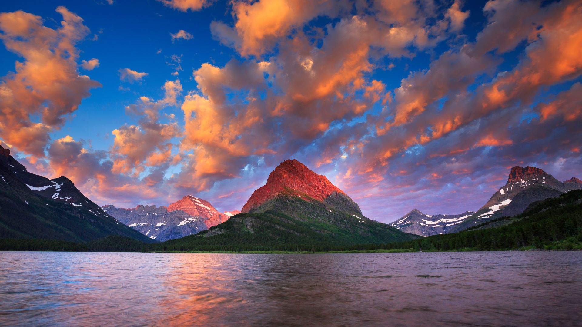 Alba sul lago Swiftcurrent, Parco Nazionale dei Ghiacciai, Montana, USA