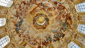 Fresken unter der Kuppel der Abtei Ettal, Ettal, Garmisch-Partenkirchen, Bayern, Deutschland (© Rüdiger Hess/geo-select FotoArt)(Bing Deutschland)