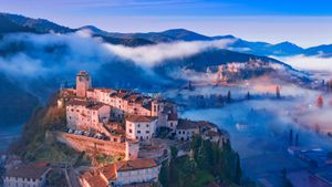阿罗内镇的村落，意大利翁布里亚大区 (© Maurizio Rellini/eStock Photo)(Bing China)