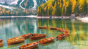 Lago di Braies, Trentino-Aldo Adige, Italia (© pidjoe/Getty Images)(Bing Italia)