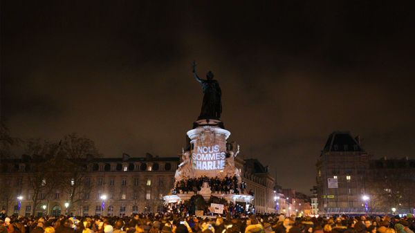 Rassemblement après l’attentat commis dans les locaux de Charlie Hebdo, place de la République, Paris
