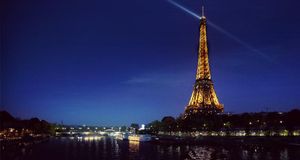 法国巴黎埃菲尔铁塔 (© Jamie Beck and Kevin Burg. Courtesy of the City of Paris and the operator of the Eiffel Tower. © Pierre Bideau for the lighting of the Eiffel Tower) &copy; (Bing China)
