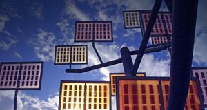 德国巴登符腾堡州，乌尔姆市的太阳能发电树 -- Walter Allgoewer/age fotostock &copy; (Bing China)