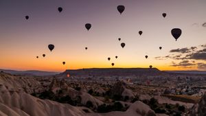 Montgolfières en Cappadoce, Turquie (© Anton Petrus/Getty Images)(Bing France)