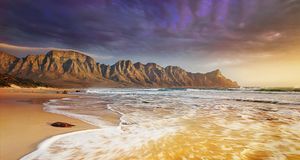 ｢コッヘルベルフ自然保護区｣南アフリカ (© Martin Harvey/Corbis) &copy; (Bing Japan)