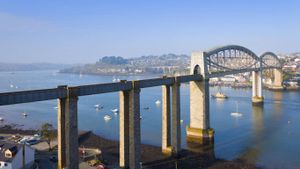Royal Albert Bridge across the River Tamar, Devon, Plymouth, England (© Kerry Dunstone/AGE Fotostock)(Bing United Kingdom)