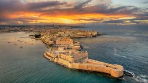Syracuse at sunset, Sicily, Italy (© Balate Dorin/Getty Images)(Bing United States)