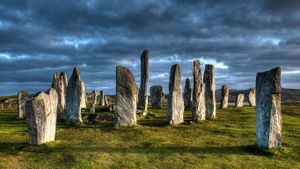 ｢カラニッシュ・ストーンズ｣イギリス, スコットランド (© Tomas Vrba and Lindsey Parkinson/500px)(Bing Japan)
